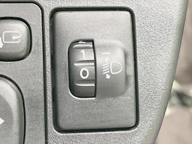 アクア Ｇ　中期型　純正ＳＤナビ　バックカメラ　禁煙車　シートヒーター　スマートキー　ＬＥＤヘッドライト　ＥＴＣ　クルコン　オートライト　Ｂｌｕｅｔｏｏｔｈ再生　ＣＤ　ＤＶＤ再生　フルセグ　革巻きステアリング（34枚目）