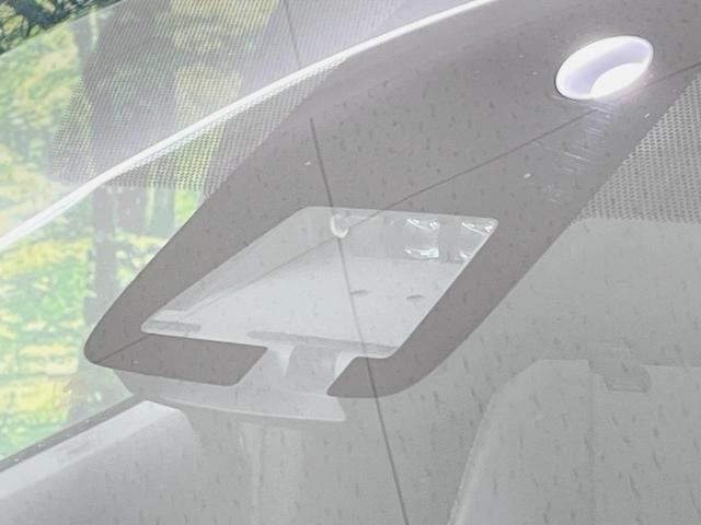 アクア クロスオーバー　純正ＳＤナビ　バックカメラ　衝突軽減装置　禁煙車　ハーフレザーシート　シートヒーター　ドラレコ　ＥＴＣ　車線逸脱警報　オートマチックハイビーム　オートライト　オートエアコン　Ｂｌｕｅｔｏｏｔｈ再生（3枚目）