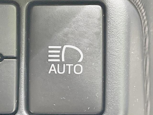 アクア クロスオーバー　純正ＳＤナビ　バックカメラ　衝突軽減装置　禁煙車　ハーフレザーシート　シートヒーター　ドラレコ　ＥＴＣ　車線逸脱警報　オートマチックハイビーム　オートライト　オートエアコン　Ｂｌｕｅｔｏｏｔｈ再生（31枚目）