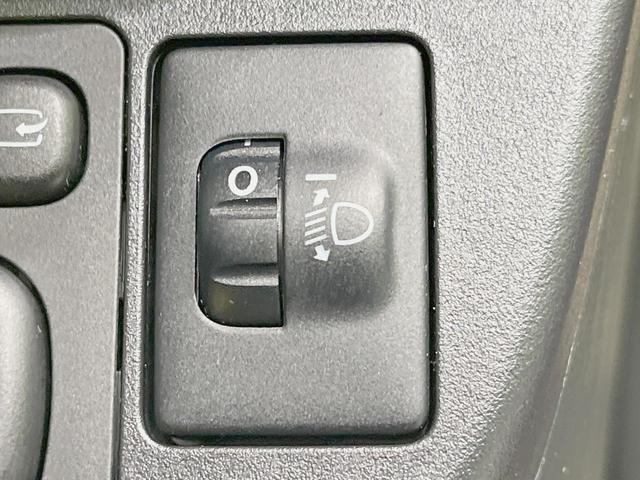 アクア クロスオーバー　純正ＳＤナビ　バックカメラ　衝突軽減装置　禁煙車　ハーフレザーシート　シートヒーター　ドラレコ　ＥＴＣ　車線逸脱警報　オートマチックハイビーム　オートライト　オートエアコン　Ｂｌｕｅｔｏｏｔｈ再生（35枚目）