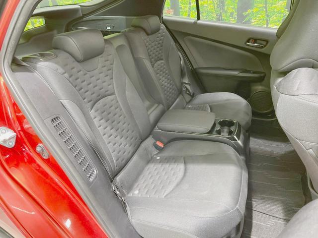 プリウスＰＨＶ Ｓナビパッケージ　純正メーカーナビ　バックカメラ　衝突軽減装置　レーダークルコン　禁煙車　シートヒーター　ドラレコ　レーンキープ　ＬＥＤヘッド　ＥＴＣ　ステアリングヒーター　オートマチックハイビーム　オートライト（10枚目）