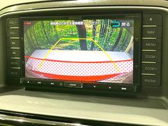 【バックカメラ】駐車時に後方がリアルタイム映像で確認できます。大型商業施設や立体駐車場での駐車時や、夜間のバック時に大活躍！運転スキルに関わらず、今や必須となった装備のひとつです！ 4