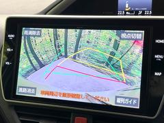 【バックカメラ】駐車時に後方がリアルタイム映像で確認できます。大型商業施設や立体駐車場での駐車時や、夜間のバック時に大活躍！運転スキルに関わらず、今や必須となった装備のひとつです！ 4