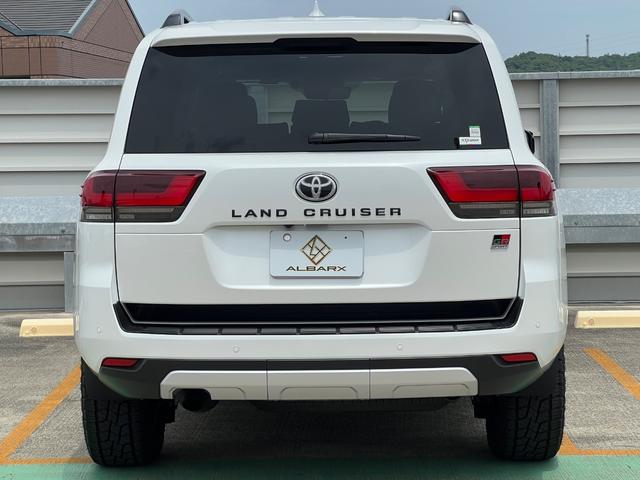 ランドクルーザー ＧＲスポーツ　法人ワンオーナー車　サンルーフ　ＪＢＬプレミアムサウンド　禁煙車　なび男くん装着　スペアキー　テレーングリッパーＡＴ　黒革シート　全周囲カメラ　ＴＶキャンセラー　ＨＤＭＩ　全画面表示　保証書　取説（7枚目）