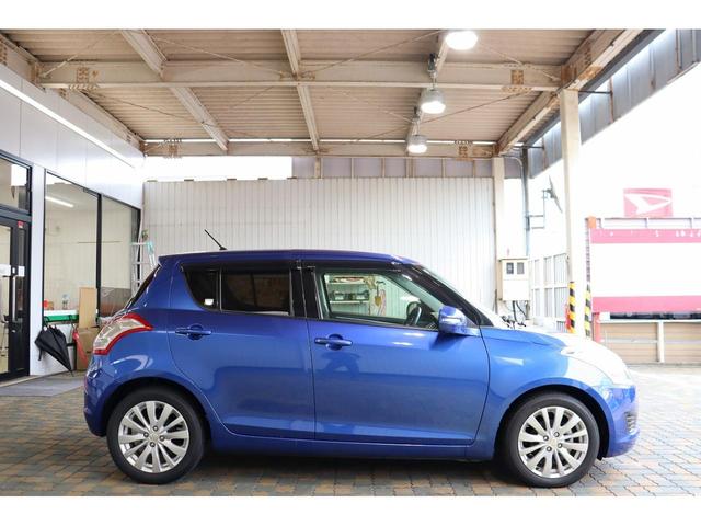 スイフト ＸＬ／ワンオーナ／誤発進防止システム　プッシュスタート／社外ナビＴＶ／電動格納ミラー／スペアタイヤ／ビルトインＥＴＣ／ディスチャージヘッド／純正フロアマット／（4枚目）