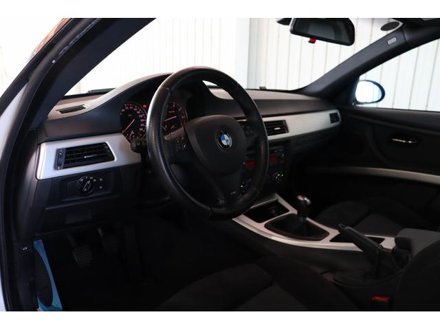 3シリーズ 320i Mスポーツパッケージ クーペ 左ハンドル 6速MT ワンオーナー 禁煙車 ディラー記録簿10枚完備 前後フォグランプ AUX(22枚目)