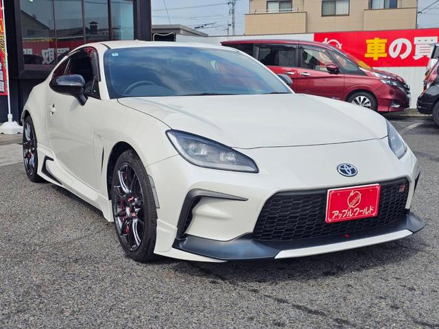 ＧＲ８６ ＳＺ　ワンオーナー　禁煙車　ＧＲフルエアロ　ＧＲマフラー　ＴＲＤパフォーマンスダンパー　ウェッズスポーツ１８インチホイール　ＤＯＰナビ　バックカメラ　ワンセグテレビ　ミラー型ドライブレコーダー前後（5枚目）