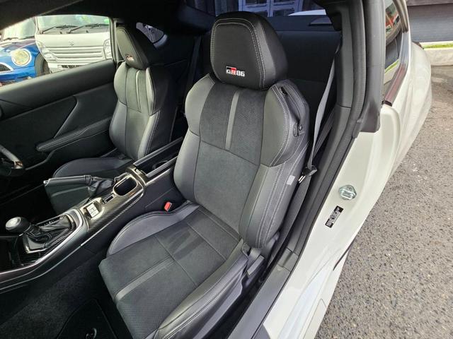 ＧＲ８６ ＳＺ　ワンオーナー　禁煙車　ＧＲフルエアロ　ＧＲマフラー　ＴＲＤパフォーマンスダンパー　ウェッズスポーツ１８インチホイール　ＤＯＰナビ　バックカメラ　ワンセグテレビ　ミラー型ドライブレコーダー前後（32枚目）