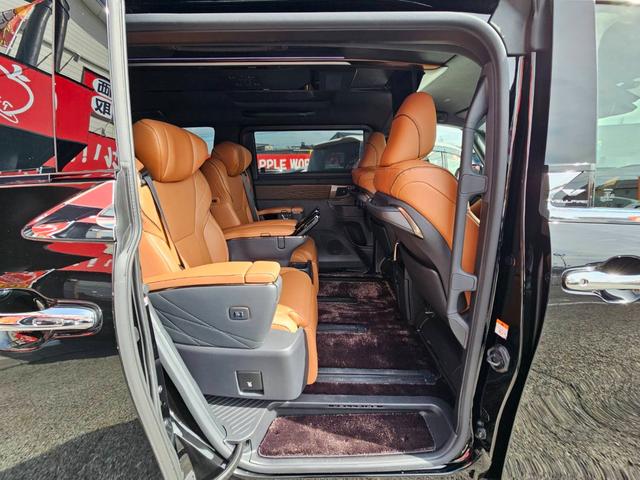 ヴェルファイアハイブリッド エグゼクティブラウンジ　１４型メーカーナビ　ＪＢＬ　１４型フリップダウンモニター　茶革シート　トヨタチームメイト　左右独立ムーンルーフ　デジタルインナーミラー　スペアタイヤ　スペアタイヤ　ドライブレコーダー前後　パワーシート（16枚目）