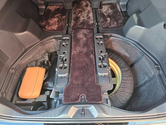 ヴェルファイアハイブリッド エグゼクティブラウンジ　１４型メーカーナビ　ＪＢＬ　１４型フリップダウンモニター　茶革シート　トヨタチームメイト　左右独立ムーンルーフ　デジタルインナーミラー　スペアタイヤ　スペアタイヤ　ドライブレコーダー前後　パワーシート（44枚目）