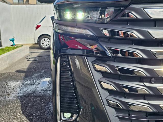 ヴェルファイアハイブリッド エグゼクティブラウンジ　１４型メーカーナビ　ＪＢＬ　１４型フリップダウンモニター　茶革シート　トヨタチームメイト　左右独立ムーンルーフ　デジタルインナーミラー　スペアタイヤ　スペアタイヤ　ドライブレコーダー前後　パワーシート（47枚目）