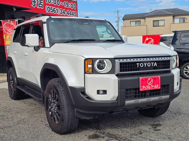 ランドクルーザー２５０ ＶＸ　ワンオーナー　禁煙車　トヨタチームメイト　丸目ヘッドライト　純正ナビ　全方位カメラ　デジタルインナーミラー　ムーンルーフ　ルーフレール　スペアタイヤ　黒革シート　スペアタイヤ　ビルトインＥＴＣ２．０（6枚目）