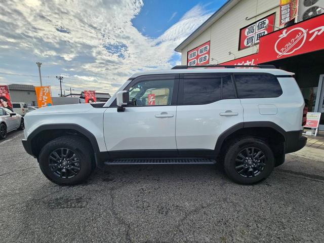 ランドクルーザー２５０ ＶＸ　ワンオーナー　禁煙車　トヨタチームメイト　丸目ヘッドライト　純正ナビ　全方位カメラ　デジタルインナーミラー　ムーンルーフ　ルーフレール　スペアタイヤ　黒革シート　スペアタイヤ　ビルトインＥＴＣ２．０（9枚目）