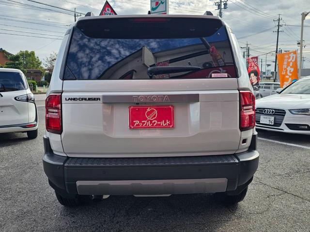 ランドクルーザー２５０ ＶＸ　ワンオーナー　禁煙車　トヨタチームメイト　丸目ヘッドライト　純正ナビ　全方位カメラ　デジタルインナーミラー　ムーンルーフ　ルーフレール　スペアタイヤ　黒革シート　スペアタイヤ　ビルトインＥＴＣ２．０（11枚目）
