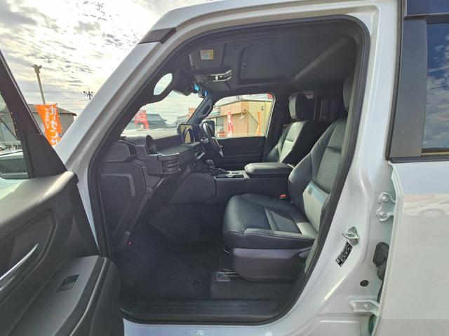 ランドクルーザー２５０ ＶＸ　ワンオーナー　禁煙車　トヨタチームメイト　丸目ヘッドライト　純正ナビ　全方位カメラ　デジタルインナーミラー　ムーンルーフ　ルーフレール　スペアタイヤ　黒革シート　スペアタイヤ　ビルトインＥＴＣ２．０（15枚目）