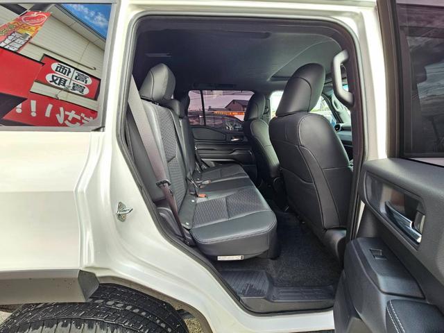 ランドクルーザー２５０ ＶＸ　ワンオーナー　禁煙車　トヨタチームメイト　丸目ヘッドライト　純正ナビ　全方位カメラ　デジタルインナーミラー　ムーンルーフ　ルーフレール　スペアタイヤ　黒革シート　スペアタイヤ　ビルトインＥＴＣ２．０（16枚目）