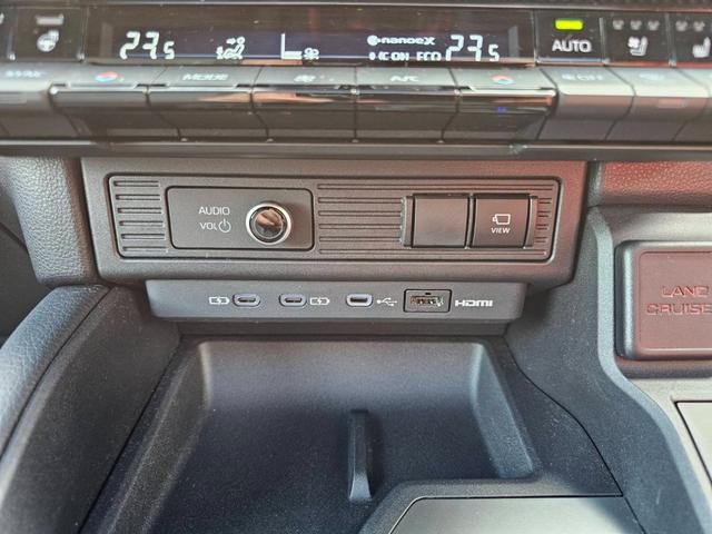 ランドクルーザー２５０ ＶＸ　ワンオーナー　禁煙車　トヨタチームメイト　丸目ヘッドライト　純正ナビ　全方位カメラ　デジタルインナーミラー　ムーンルーフ　ルーフレール　スペアタイヤ　黒革シート　スペアタイヤ　ビルトインＥＴＣ２．０（23枚目）