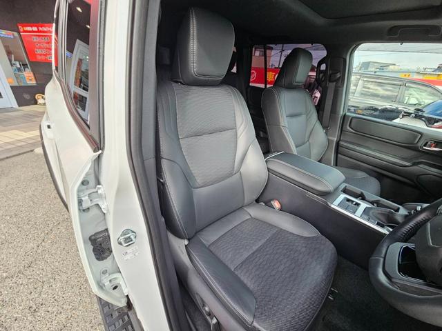 ランドクルーザー２５０ ＶＸ　ワンオーナー　禁煙車　トヨタチームメイト　丸目ヘッドライト　純正ナビ　全方位カメラ　デジタルインナーミラー　ムーンルーフ　ルーフレール　スペアタイヤ　黒革シート　スペアタイヤ　ビルトインＥＴＣ２．０（34枚目）