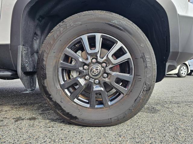 ランドクルーザー２５０ ＶＸ　ワンオーナー　禁煙車　トヨタチームメイト　丸目ヘッドライト　純正ナビ　全方位カメラ　デジタルインナーミラー　ムーンルーフ　ルーフレール　スペアタイヤ　黒革シート　スペアタイヤ　ビルトインＥＴＣ２．０（57枚目）