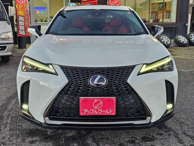 UX UX250h Fスポーツ ワンオーナー 禁煙車 ムーンルーフ 赤レザーシート 全方位カメラ ドラレコ前後 置くだけ充電 メーカーナビ フルセグテレビ パワーシート シートヒーター ステアリングヒーター パワーバックドア(8枚目)