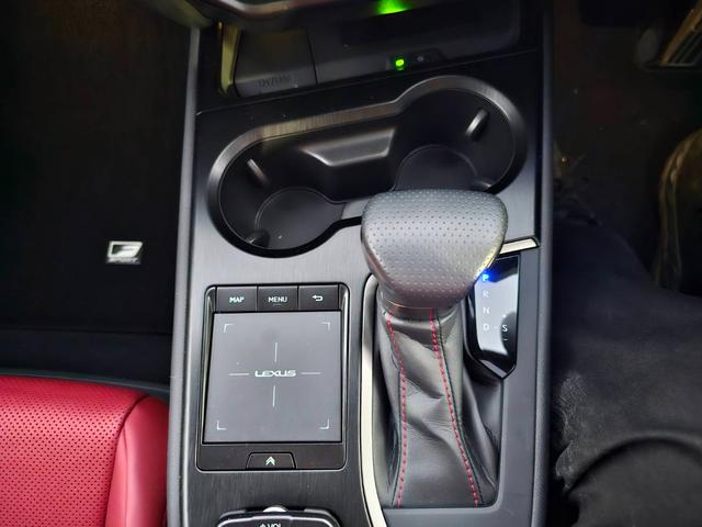 UX UX250h Fスポーツ ワンオーナー 禁煙車 ムーンルーフ 赤レザーシート 全方位カメラ ドラレコ前後 置くだけ充電 メーカーナビ フルセグテレビ パワーシート シートヒーター ステアリングヒーター パワーバックドア(25枚目)