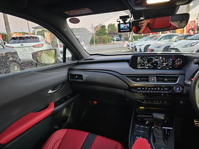 UX UX250h Fスポーツ ワンオーナー 禁煙車 ムーンルーフ 赤レザーシート 全方位カメラ ドラレコ前後 置くだけ充電 メーカーナビ フルセグテレビ パワーシート シートヒーター ステアリングヒーター パワーバックドア(36枚目)