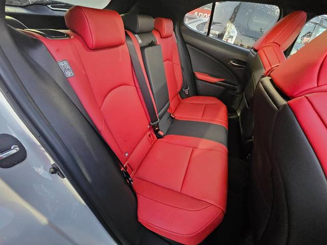 UX UX250h Fスポーツ ワンオーナー 禁煙車 ムーンルーフ 赤レザーシート 全方位カメラ ドラレコ前後 置くだけ充電 メーカーナビ フルセグテレビ パワーシート シートヒーター ステアリングヒーター パワーバックドア(39枚目)