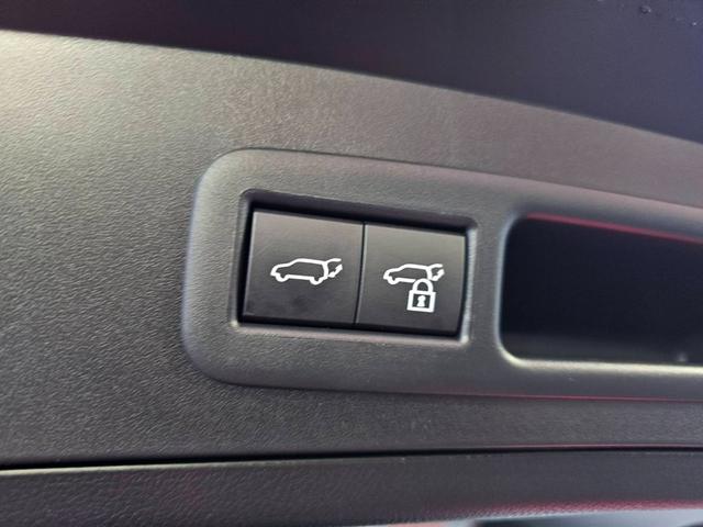 UX UX250h Fスポーツ ワンオーナー 禁煙車 ムーンルーフ 赤レザーシート 全方位カメラ ドラレコ前後 置くだけ充電 メーカーナビ フルセグテレビ パワーシート シートヒーター ステアリングヒーター パワーバックドア(42枚目)