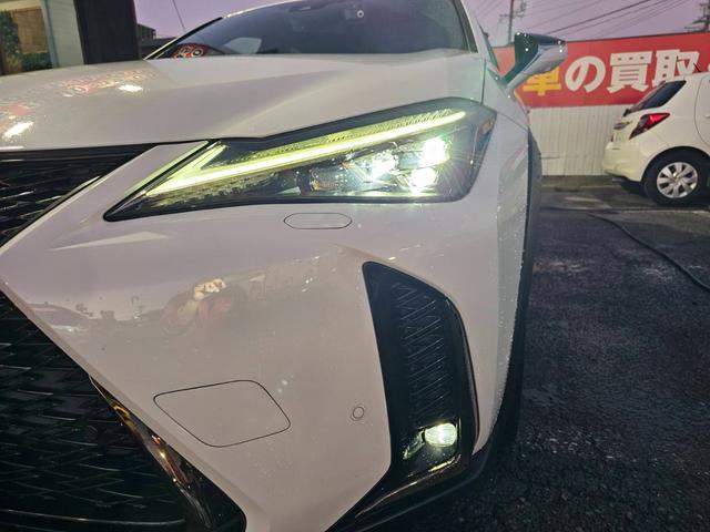 UX UX250h Fスポーツ ワンオーナー 禁煙車 ムーンルーフ 赤レザーシート 全方位カメラ ドラレコ前後 置くだけ充電 メーカーナビ フルセグテレビ パワーシート シートヒーター ステアリングヒーター パワーバックドア(45枚目)