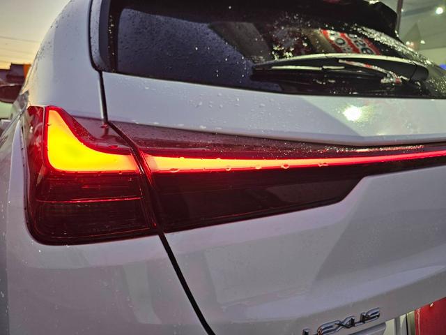 UX UX250h Fスポーツ ワンオーナー 禁煙車 ムーンルーフ 赤レザーシート 全方位カメラ ドラレコ前後 置くだけ充電 メーカーナビ フルセグテレビ パワーシート シートヒーター ステアリングヒーター パワーバックドア(46枚目)