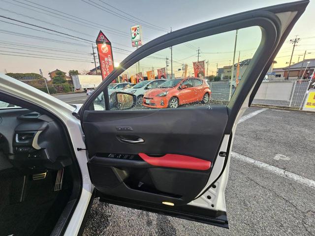 UX UX250h Fスポーツ ワンオーナー 禁煙車 ムーンルーフ 赤レザーシート 全方位カメラ ドラレコ前後 置くだけ充電 メーカーナビ フルセグテレビ パワーシート シートヒーター ステアリングヒーター パワーバックドア(52枚目)