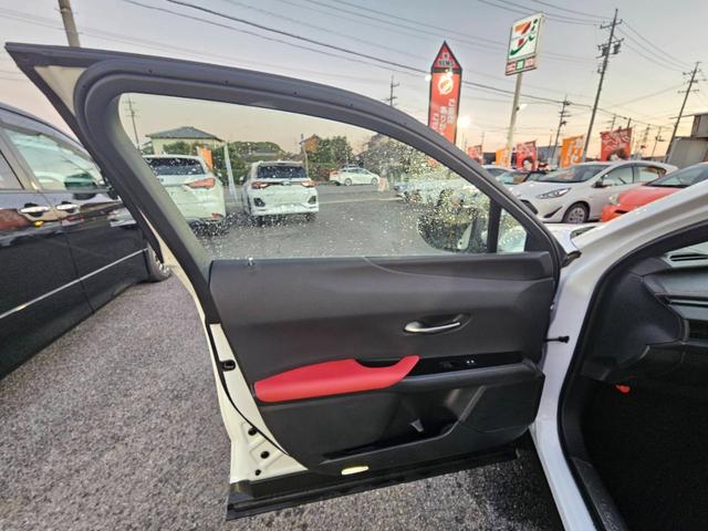 UX UX250h Fスポーツ ワンオーナー 禁煙車 ムーンルーフ 赤レザーシート 全方位カメラ ドラレコ前後 置くだけ充電 メーカーナビ フルセグテレビ パワーシート シートヒーター ステアリングヒーター パワーバックドア(53枚目)