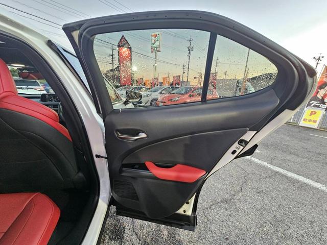 UX UX250h Fスポーツ ワンオーナー 禁煙車 ムーンルーフ 赤レザーシート 全方位カメラ ドラレコ前後 置くだけ充電 メーカーナビ フルセグテレビ パワーシート シートヒーター ステアリングヒーター パワーバックドア(54枚目)