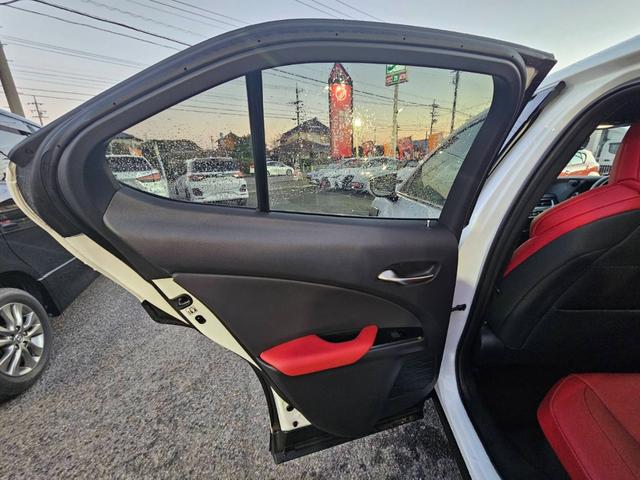 UX UX250h Fスポーツ ワンオーナー 禁煙車 ムーンルーフ 赤レザーシート 全方位カメラ ドラレコ前後 置くだけ充電 メーカーナビ フルセグテレビ パワーシート シートヒーター ステアリングヒーター パワーバックドア(55枚目)