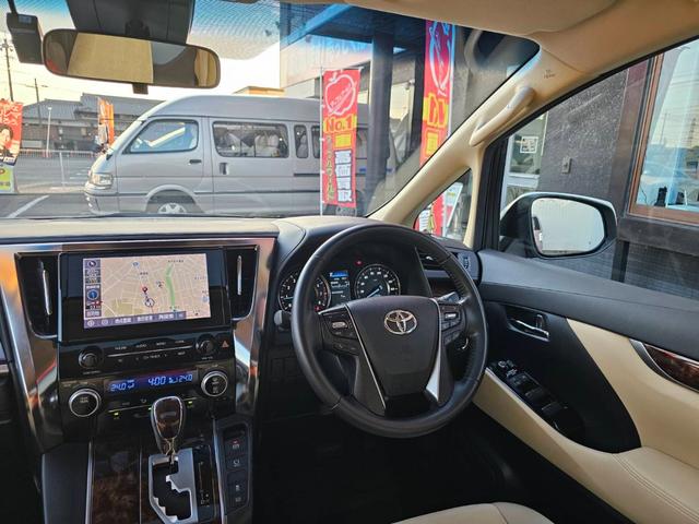 アルファード 2.5X ワンオーナー 禁煙車 ムーンルーフ 両側パワースライドドア 純正ナビ バックカメラ フルセグテレビ 純正フリップダウン コーナーセンサー クルーズコントロール ドライブレコーダー ビルトインETC(35枚目)