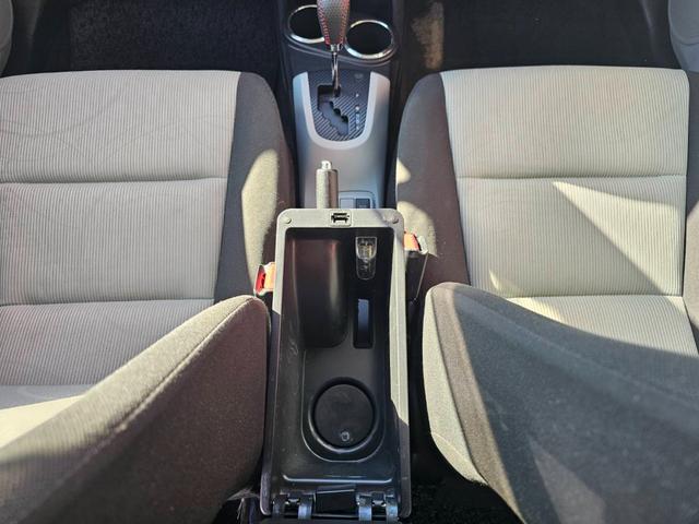 アクア Ｓ　ワンオーナー　禁煙車　社外エアロ　社外ヘッド・テール　カヤバサスペンション　ＤＯＰナビ　ワンセグテレビ　キーレス　ＥＴＣ　社外タコメーター　純正リアスポイラー　ＴＲＤセンタースポイラー（22枚目）