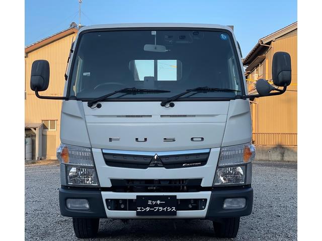 キャンター ロング全低床　車両総重量　４７８５ＫＧ　全長　５９６ＣＭ　全幅　１９３ＣＭ　全高　２２９ＣＭ　後輪ダブルタイヤ　ＥＴＣ　レーンアシスト　坂道発進補助装置　ドラレコーダー　４Ｐ１０エンジン　３．０ディーゼル　ターボ（5枚目）