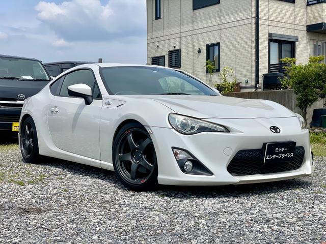 ８６ ＧＴ　ＴＥＩＮ車高調　ＴＲＤハイレスポンスマフラー　タナベタワーバー　ＥＮＫＥＩ　１７インチホイール　　ＴＲＤトランクスポイラー　ＴＲＤリアエアロ　　フルセグＴＶ　ナビ　バックカメラ　ＥＴＣ　フォグランプ（2枚目）