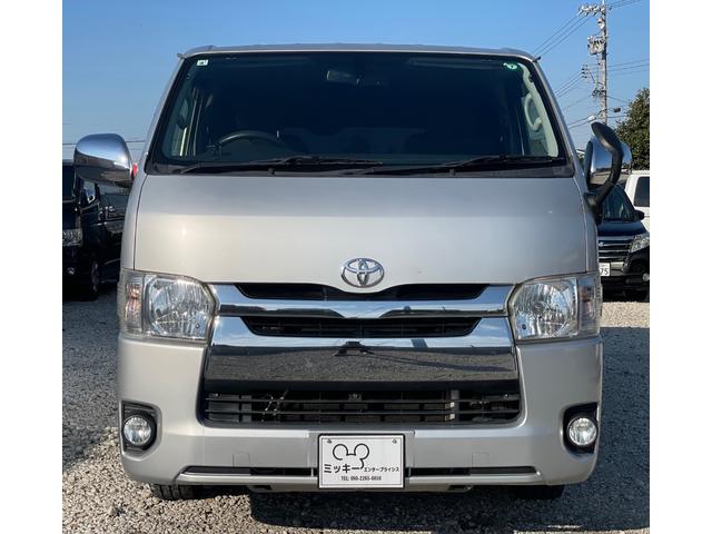 ハイエースバン ロングスーパーＧＬ　タイミングベルト交換　エンジンオイルとエレメント交換　新品バッテリー交換済み　プッシュスタート　キーレスエントリー　リアエアコン　ナビ　フルセグＴＶ　バックカメラ　オートクロージャドア　ＡＣ１００Ｖ（4枚目）