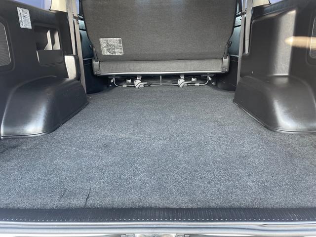 ハイエースバン ロングスーパーＧＬ　タイミングベルト交換　エンジンオイルとエレメント交換　新品バッテリー交換済み　プッシュスタート　キーレスエントリー　リアエアコン　ナビ　フルセグＴＶ　バックカメラ　オートクロージャドア　ＡＣ１００Ｖ（9枚目）