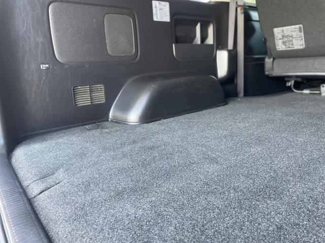 ハイエースバン ロングスーパーＧＬ　タイミングベルト交換　エンジンオイルとエレメント交換　新品バッテリー交換済み　プッシュスタート　キーレスエントリー　リアエアコン　ナビ　フルセグＴＶ　バックカメラ　オートクロージャドア　ＡＣ１００Ｖ（10枚目）