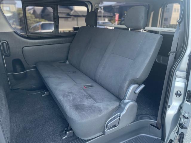 ハイエースバン ロングスーパーＧＬ　タイミングベルト交換　エンジンオイルとエレメント交換　新品バッテリー交換済み　プッシュスタート　キーレスエントリー　リアエアコン　ナビ　フルセグＴＶ　バックカメラ　オートクロージャドア　ＡＣ１００Ｖ（15枚目）