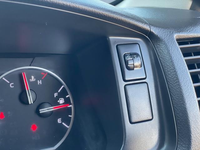 ハイエースバン ロングスーパーＧＬ　タイミングベルト交換　エンジンオイルとエレメント交換　新品バッテリー交換済み　プッシュスタート　キーレスエントリー　リアエアコン　ナビ　フルセグＴＶ　バックカメラ　オートクロージャドア　ＡＣ１００Ｖ（35枚目）