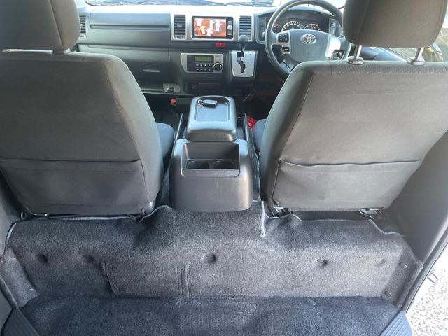 ハイエースバン ロングスーパーＧＬ　タイミングベルト交換　エンジンオイルとエレメント交換　新品バッテリー交換済み　プッシュスタート　キーレスエントリー　リアエアコン　ナビ　フルセグＴＶ　バックカメラ　オートクロージャドア　ＡＣ１００Ｖ（41枚目）