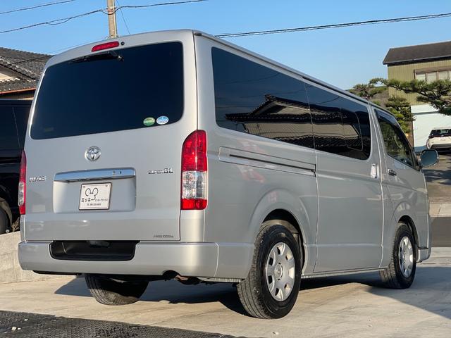 ハイエースバン ロングスーパーＧＬ　タイミングベルト交換　エンジンオイルとエレメント交換　新品バッテリー交換済み　プッシュスタート　キーレスエントリー　リアエアコン　ナビ　フルセグＴＶ　バックカメラ　オートクロージャドア　ＡＣ１００Ｖ（60枚目）