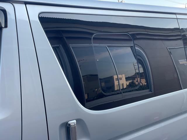 ハイエースバン ロングスーパーＧＬ　タイミングベルト交換　エンジンオイルとエレメント交換　新品バッテリー交換済み　プッシュスタート　キーレスエントリー　リアエアコン　ナビ　フルセグＴＶ　バックカメラ　オートクロージャドア　ＡＣ１００Ｖ（62枚目）