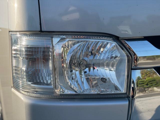 ハイエースバン ロングスーパーＧＬ　タイミングベルト交換　エンジンオイルとエレメント交換　新品バッテリー交換済み　プッシュスタート　キーレスエントリー　リアエアコン　ナビ　フルセグＴＶ　バックカメラ　オートクロージャドア　ＡＣ１００Ｖ（65枚目）