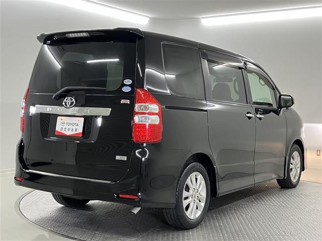 ノア Ｓｉ　レイッシュ　地デジＴＶ　両側電動ドア　パワーステアリング　スマートキー　アルミホイール　メモリナビ　オートエアコン　盗難防止装置　バックカメラ　ウォークスルー　パワーウインドウ　ＡＢＳ　３列シート　キーレス（5枚目）