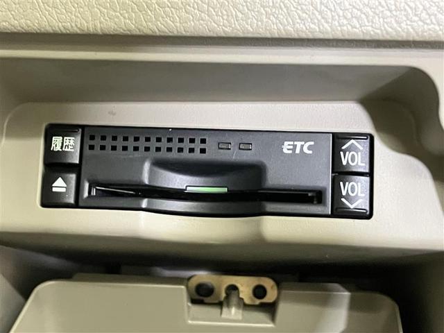 ノア Ｓｉ　レイッシュ　地デジＴＶ　両側電動ドア　パワーステアリング　スマートキー　アルミホイール　メモリナビ　オートエアコン　盗難防止装置　バックカメラ　ウォークスルー　パワーウインドウ　ＡＢＳ　３列シート　キーレス（9枚目）