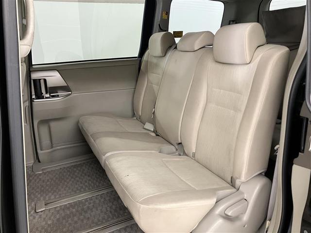 ノア Ｓｉ　レイッシュ　地デジＴＶ　両側電動ドア　パワーステアリング　スマートキー　アルミホイール　メモリナビ　オートエアコン　盗難防止装置　バックカメラ　ウォークスルー　パワーウインドウ　ＡＢＳ　３列シート　キーレス（20枚目）